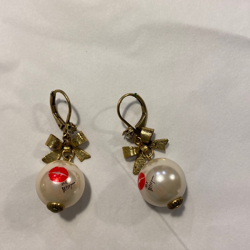 Vintage Betsey Johnson Pearl Bow Earrings